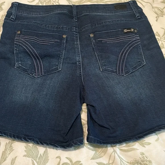 Seven Jean shorts - Picture 3 of 3